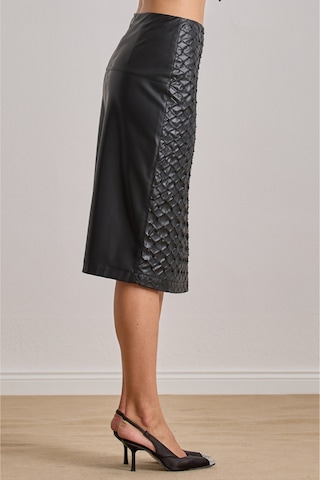 Diz Altı Siyah Deri Etek Siyah