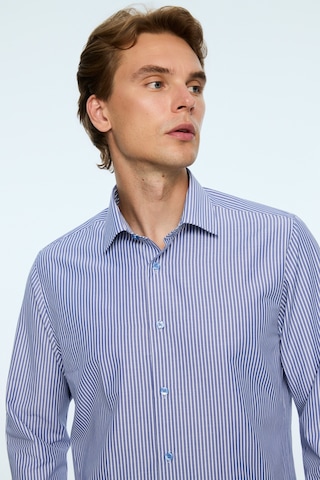 Morven Erkek Mavi Polyester Trend Çizgili Dynamic Fit Sert Yaka Gömlek 26mc004070300 Mavi