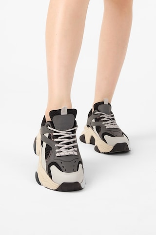 Tonny Black Rahat Kalıp Poli Taban Bağcıklı Sneaker Kadın Füme Gri Sneaker Tbcrn1903