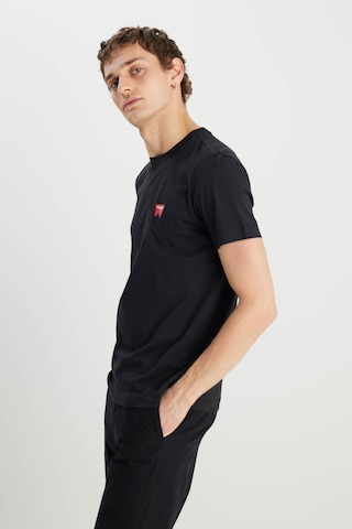 Wrangler Regular Fit Minimal Logo Siyah Erkek T-shirt Mw70md3001 Siyah