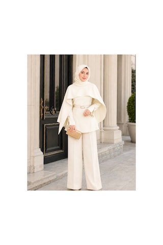 Unika Boutique Liya Pelerinli Tesettür Takım Beyaz