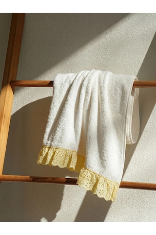Ekru Brode İşlemeli Fırfır Detaylı Yüz Havlusu 50x80 Cm