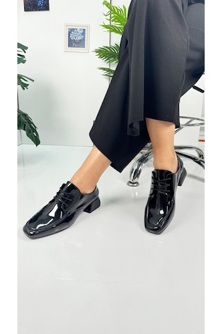 Günlük Kadın Loafer Topuklu Toka Ve Dikiş Detaylı Bağcıklı Küt Burunlu Ayakkabı 1500 SIYAH RUGAN