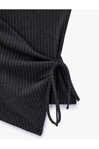 Koton Slim Fit Bağlama Detaylı Kruvaze Çizgili Dik Yaka Kolsuz Bluz Gri Çizgili 7wak10074ek