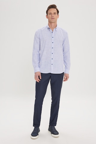 AC&Co / Altınyıldız Classics Erkek Mavi Slim Fit Dar Kesim Düğmeli Yaka Flamlı Casual Gömlek 4A2022200073MAVM Mavi