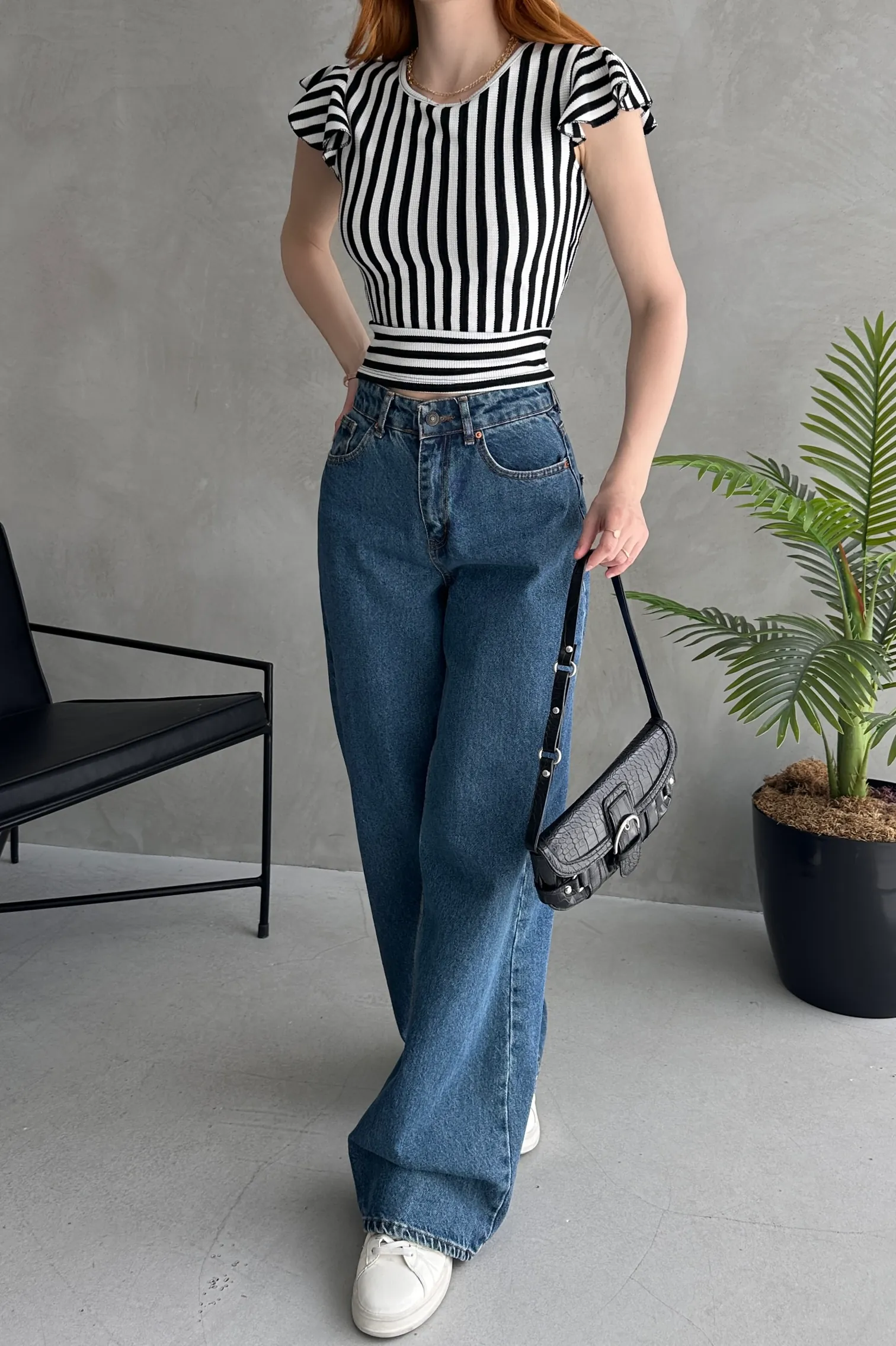 Nido Sırtı Fiyonk Bağlamalı Çizgi Detaylı Crop Bluz Siyah  -  Beyaz