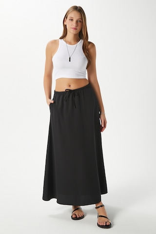 Kadın Trend Modal Serin Kumaş Siyah Bel Lastikli Cepli Rahat Kalıp Uzun Etek