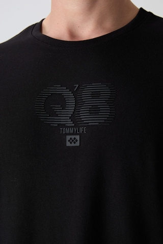 Tommy Life Siyah Pamuklu Kalın Yumuşak Dokulu Oversize Fit Baskılı Erkek T-shirt - 88333 Siyah