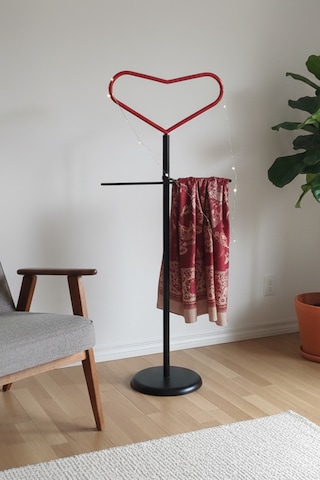 Rosaline Metal Kalp Figürlü Dilsiz Uşak - 45x115 Cm Elektrostatik Fırın Boyalı Siyah/kırmızı