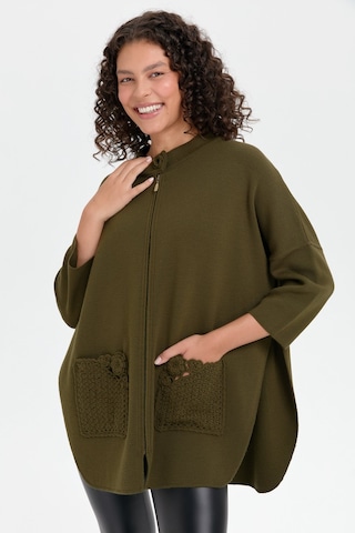 Kadın Dik Yaka Cebi Gül İşlemeli Fermuarlı Kısa Panço Haki Haki