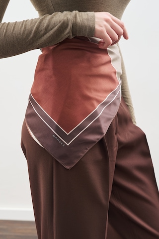 Desenli Orta Boy Saten Fular Nera-yeşil Nera-yeşil