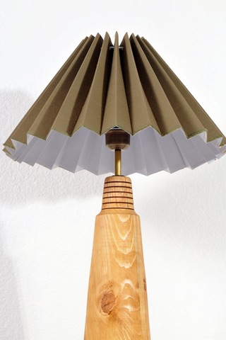 El Yapımı Ahşap Pileli Masa Lambası Abajur Haki Yükseklik 66 Yeşil