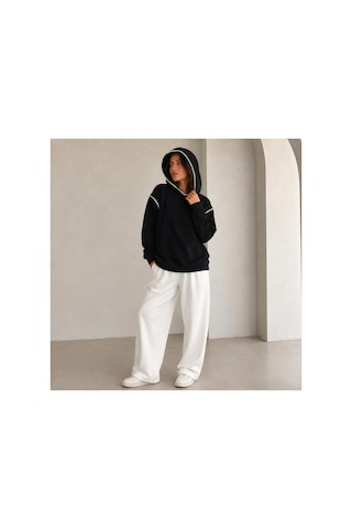 Herkesemoda Yaka Ve Kol Nakış Detaylı Kapüşonlu 2 İplik Şardonlu Sweatshirt Siyah