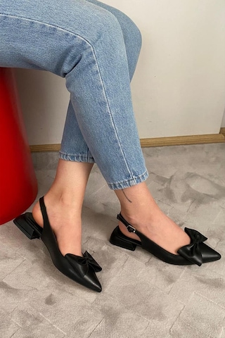 Preshley Sista Siyah Cilt Fiyoklu Arkası Acık 2 Cm Topuklu Sivri Burun Babet Siyah