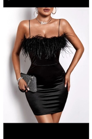 Siyah Saten Yakası Tüy Detaylı Mini Elbise Siyah