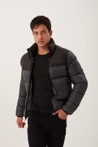 Erkek Dik Yaka Şişme Mont Füme