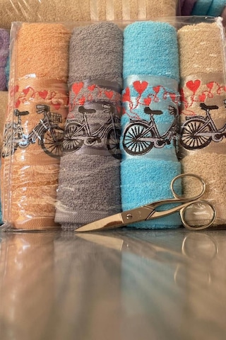 Happy Bicycle 4lü Nakışlı Çeyizlik Havlu Takımı Çok Renkli