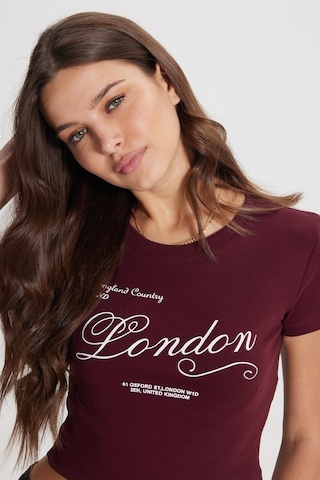 Tudors Kadın Slim Fit Dar Kesim %100 Pamuk Bisiklet Yaka Kısa Kollu Baskılı Bordo Crop Tişört-50533