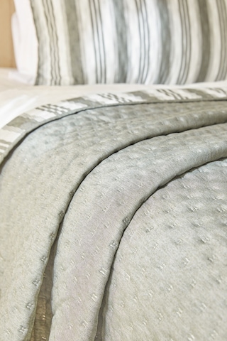 Ocean Home Textile Pamuklu Kapitoneli Haki Renk Çizgi Desen Tek Kişilik Yatak Örtüsü Seti 1 Adet 180 X 230 / 1 Adet 50 X 70 Cm