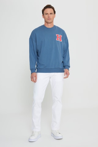AC&Co / Altınyıldız Classics Erkek İndigo Oversize Fit Bol Kesim Harvard Lisanslı Pamuklu Bisiklet Yaka Sweatshirt İndigo