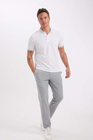 Defacto Slim Fit Dar Kesim Polo Yaka Kısa Kollu Pamuklu Tişört D0033AXNS Beyaz