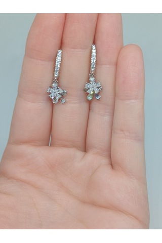 Çiçek Figürlü 925 Ayar Gümüş Taşlı Küpe Şık Ve Zarif Tasarım Gümüş