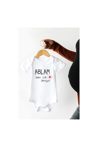 Hediyenza Ablam Beni Çok Seviyor Özel Tasarım Bebek Zıbın Pamuklu Çıtçıtlı Body Beyaz