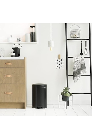 Brabantia Çöp Kutusu 20 Lt Newicon Pedallı Mat Siyah