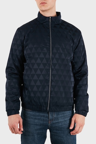 Guess Allover Logolu Dik Yaka Suya Dayanıklı Mont M6yl24w2815 Erkek Mont M6yl24 W2815 Fbhp Lacivert