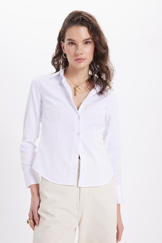 Tudors Kadın Slim Fit Dar Kesim Pensli Vucüda Oturan Uzun Manşet Beyaz Gömlek-42064 Beyaz