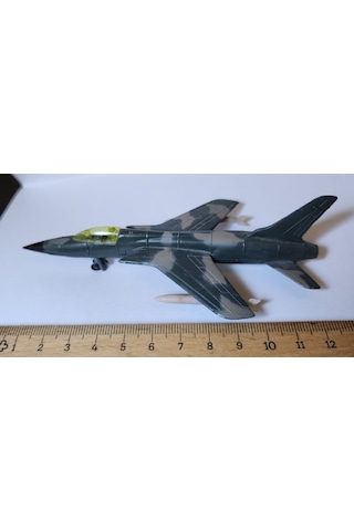 F105 Thunderchıef Metal Model Uçak. Tekerlekler Kapanıyor. İkinci El.