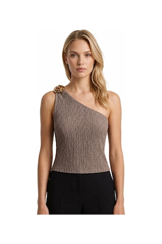 Cottonhıll Premium - Tide Collection Vizon Tek Omuz Çiçek Aksesuarlı Bürümcük Dokulu Kadın Crop Bluz VİZON