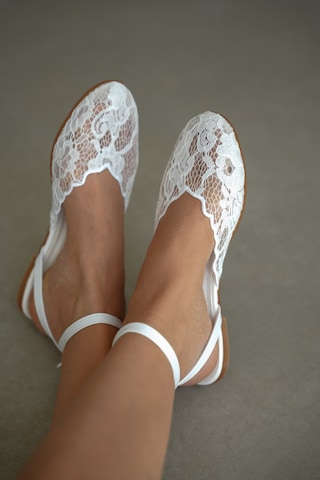 Selin Shoes Odette Düz Taban Dantel Detay Bilek Kemer Toka Kadın Babet- Beyaz