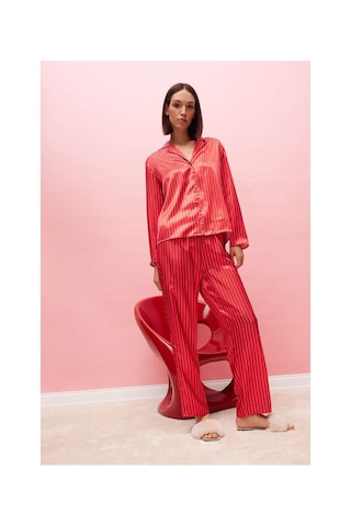 Defacto Fall İn Love Pijama Takım Saten Uzun Kollu Düğmeli Üst Beli Lastikli Uzun Alt D6417ax24wnrd59 Kırmızı