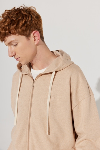 AC&Co / Altınyıldız Classics Erkek Sütlü Kahve Oversize Fit Bol Kesim Kapüşonlu Yaka %100 Pamuk Fermuarlı Sweatshirt Kahverengi