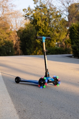 Scooter Yeni Leddy 3tekerli Led Işıklı 2 Yaş 50kğ Taşıma Kapasiteli 3kademe Direksiyon Mavi