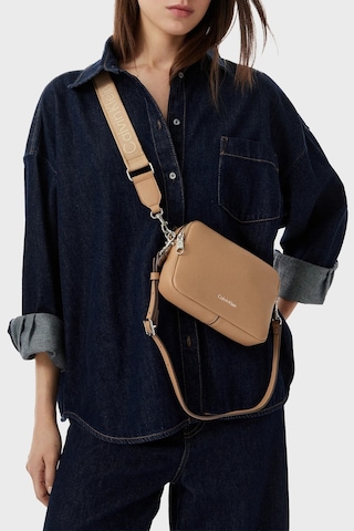 Calvin Klein Logolu Çıkarılabilir Askılı Çanta Lv04f3656graj Bayan Çanta Lv04f3656g Raj Bej