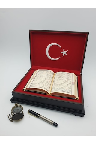 İsme Özel Hediye Bayraklı Kuranı Kerim Rahle Boy