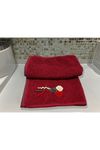 Çiçek Motifli, Kedi Tırnağı Oyalı, Yumuşak Dokulu Pamuklu Vücut Havlusu 70x130 Cm Kırmızı