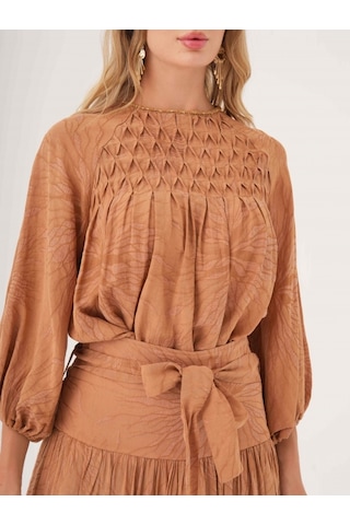 Büzgü Detaylı Kuşaklı Viskon Ve Keten Karışımlı Bluz CAMEL