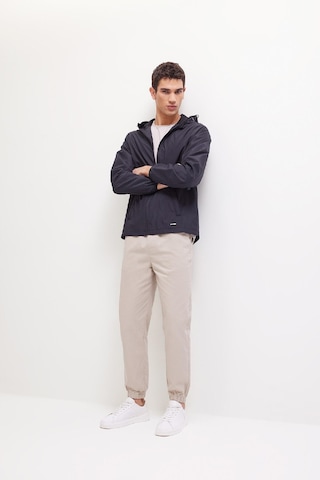 DeFacto Su İtici Slim Fit Dar Kesim Kapüşonlu Fermuarlı Mevsimlik Baharlık Mont C5821AX25SPBK27