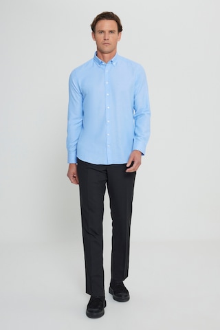 AC&Co / Altınyıldız Classics Tailored Slim Fit Dar Kesim Düğmeli Yaka Oxford Erkek Gömlek Mavi