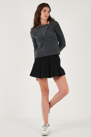 Lela Premium Regular Fit Kayık Yaka Düğme Detaylı Bayan Kazak 680Kz002563 Antrasit