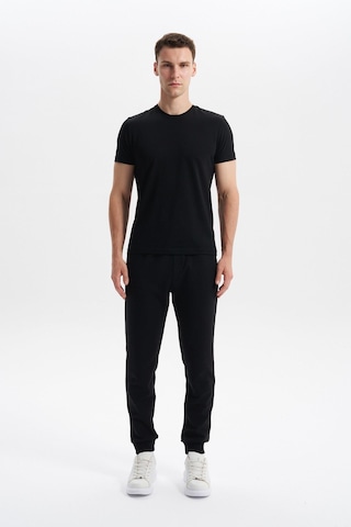 AR-MA Arma Erkek Slim Fit Örme Interlok Basic Dar Paça Eşofman Altı Arka Ve Yan Fleto Fermuar Cepli Paçalar Ribanalı %80 Pamuk %14 Polyester %6 Elastane K30174998902 Siyah