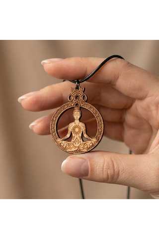 Doğal Huş Ağacı Meditasyon Zen Ve Yoga Kolyesi - Lazer Kesim El İşçiliği Ahşap Kolye 4x5 Cm Kahverengi