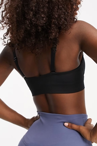 Nike Indy Training Plunge Cutout Medium Support Sports Bra Kadın Dekolteli Orta Destekli Spor Sütyen Bra Siyah