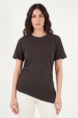 Lela Pamuklu Yanı Büzgülü Asimetrik Kesim Bisiklet Yaka T Shirt Bayan T Shirt 5867017 Kahve