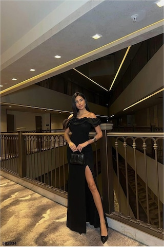 Lior Design Kadın Trend Tasarım Kare Yaka Yırtmaçlı Kısa Kollu Abiye Elbise Siyah