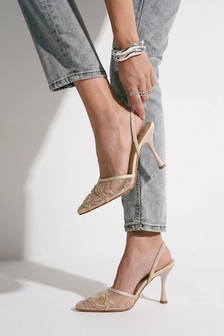 Fox Shoes Y752276315 Bej File Boncuk İşlemeli İnce Topuklu Kadın Ayakkabı