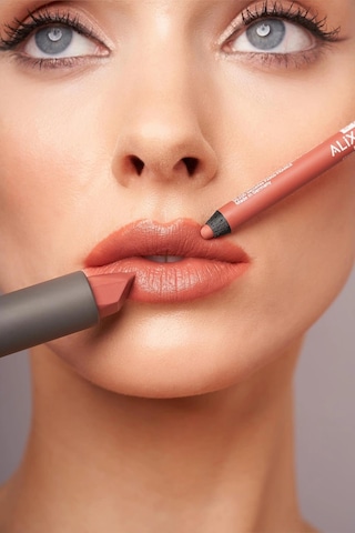 Alix Avien Suya Dayanıklı Uzun Süre Kalıcı Yumuşak Dudak Kalemi Staying Power Lip Pencil 53 Peachy Nude